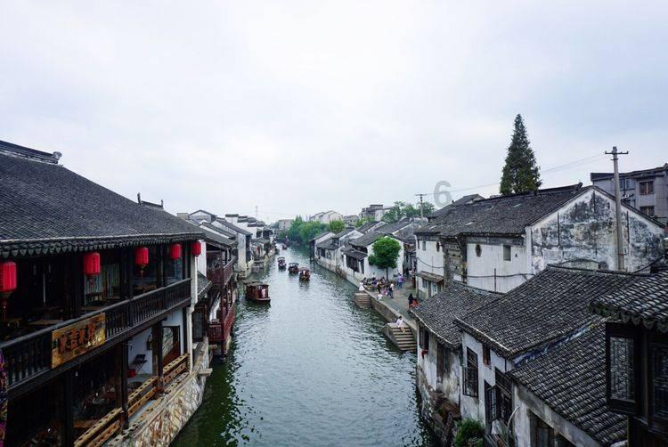 老板给别的同事随礼1000给我随礼500是什么意思？